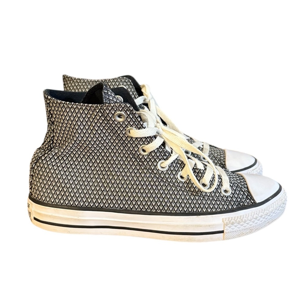 Converse Black and White High-Top Sneakers with Classic Design Women’s Size 8